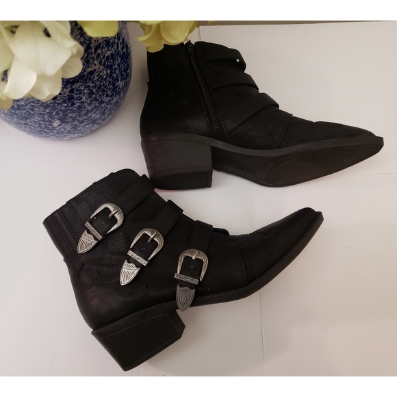 yasmina western bootie